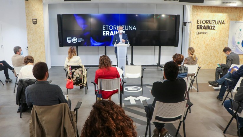 12 herritan hasiko da Udal Etorkizuna Eraikiz, bere udalei esperientzia “kode irekian” helaraziz